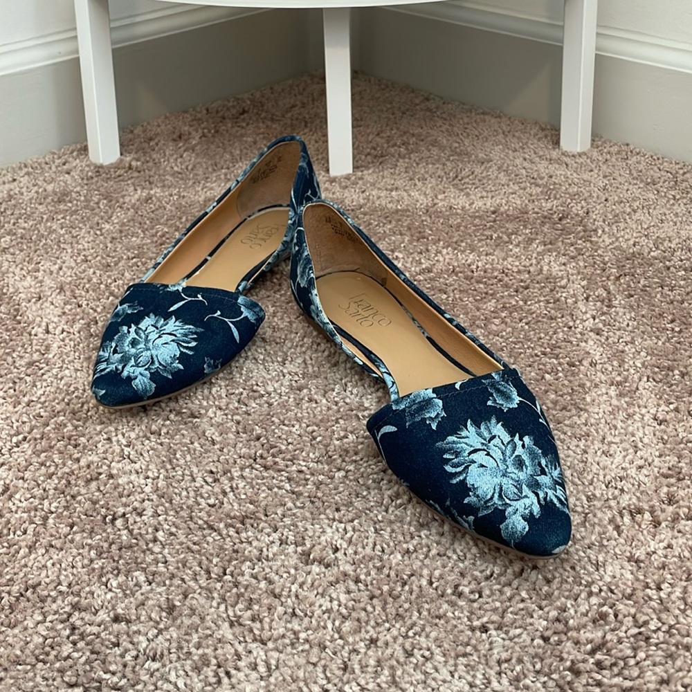 Blue floral fabric pointed flats
